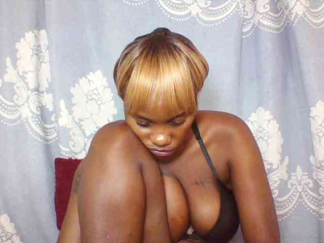 Prettydarksin webcam