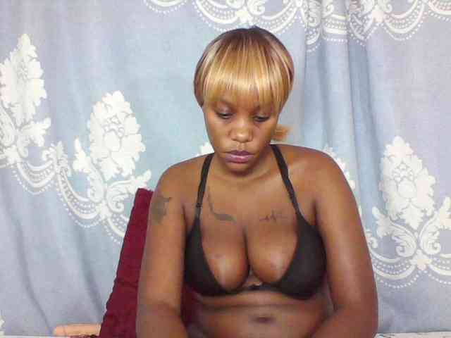 Prettydarksin webcam