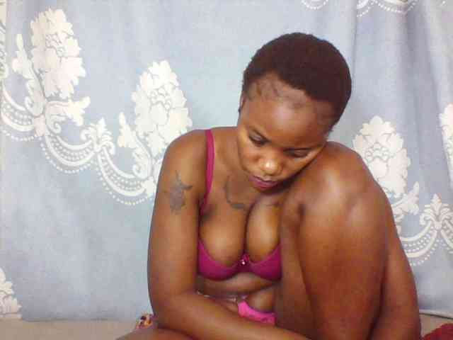 Prettydarksin webcam