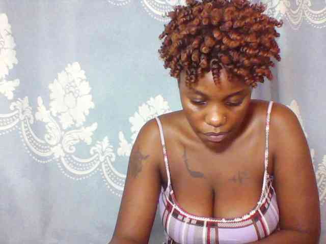 Prettydarksin webcam