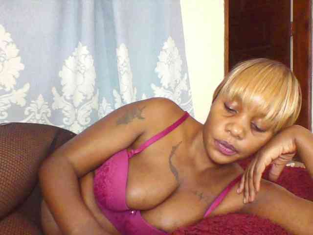 Prettydarksin webcam