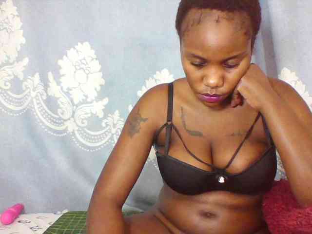 Prettydarksin webcam