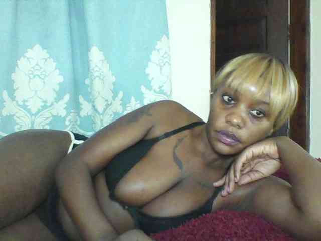 Prettydarksin webcam