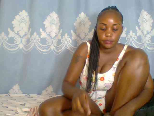 Prettydarksin webcam