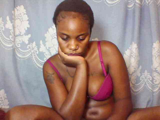 Prettydarksin webcam