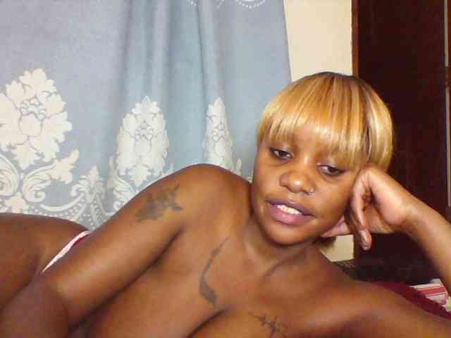 Prettydarksin webcam