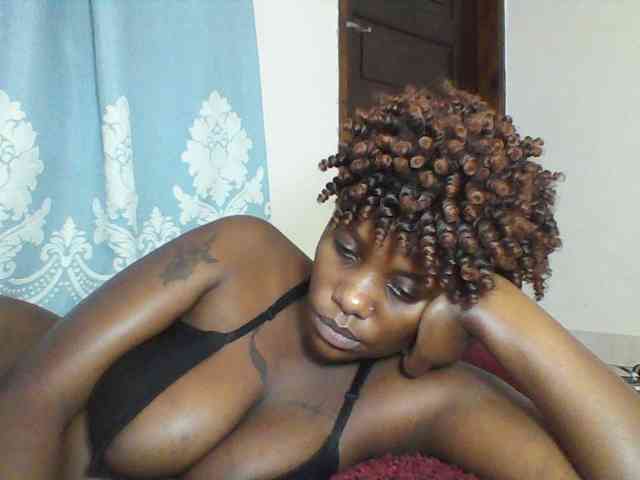Prettydarksin webcam