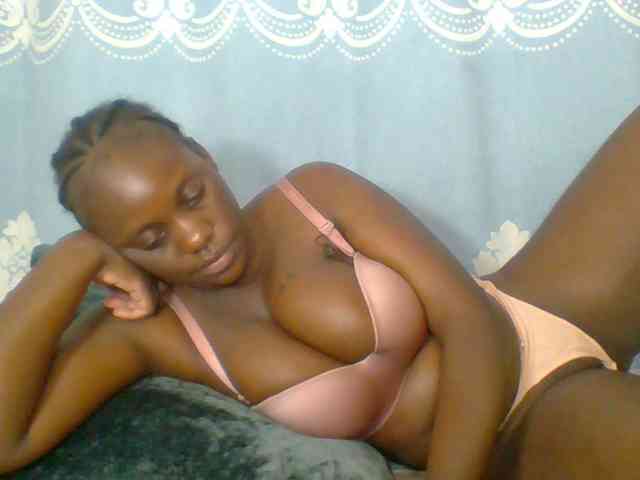 Prettydarksin webcam