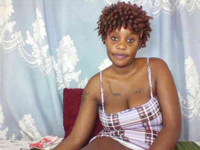 Prettydarksin webcam