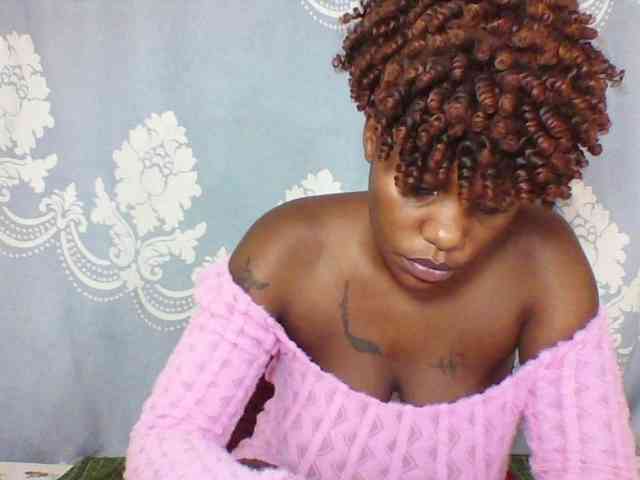 Prettydarksin webcam