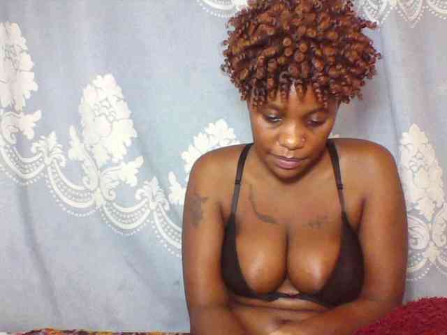 Prettydarksin webcam