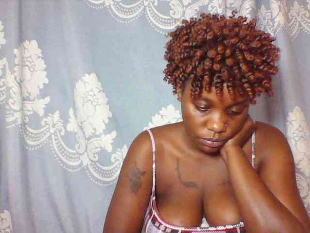 Prettydarksin webcam