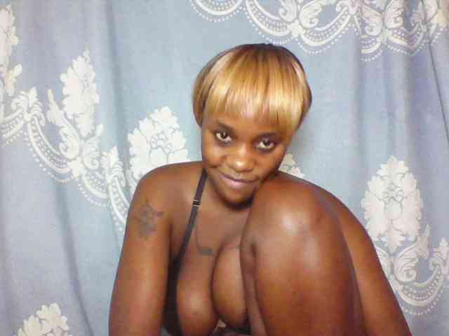 Prettydarksin webcam