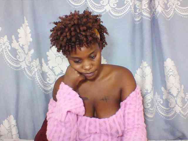 Prettydarksin webcam