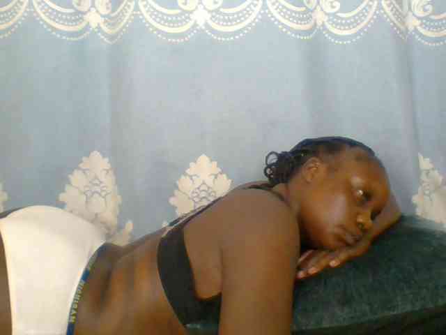 Prettydarksin webcam