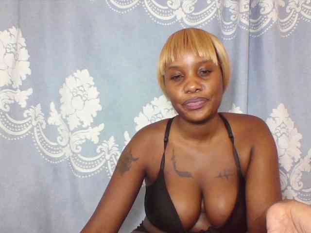 Prettydarksin webcam