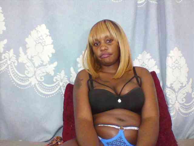 Prettydarksin webcam