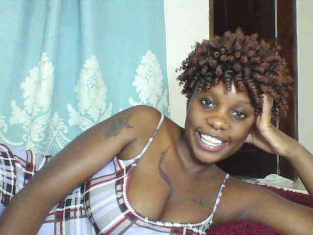 Prettydarksin webcam