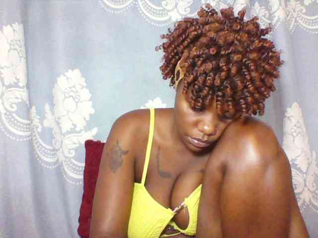 Prettydarksin webcam
