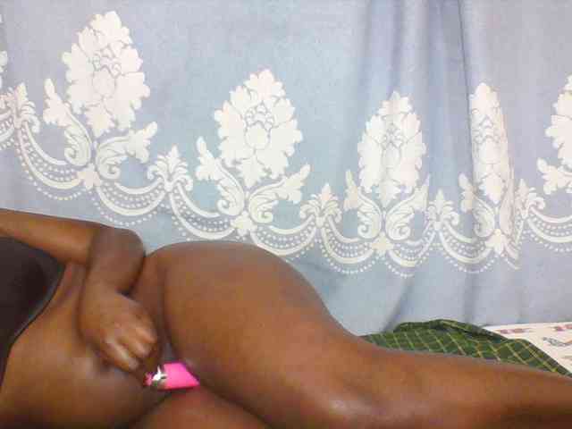 Prettydarksin webcam