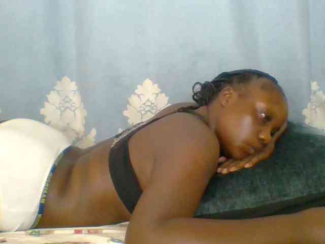 Prettydarksin webcam