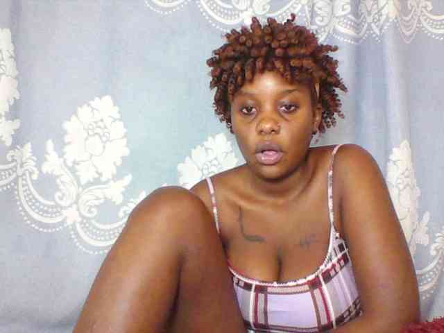 Prettydarksin webcam