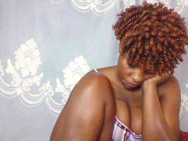 Prettydarksin webcam