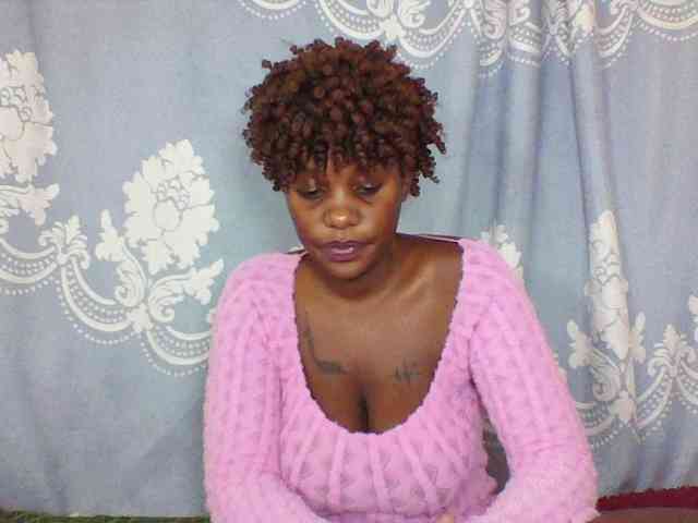 Prettydarksin webcam