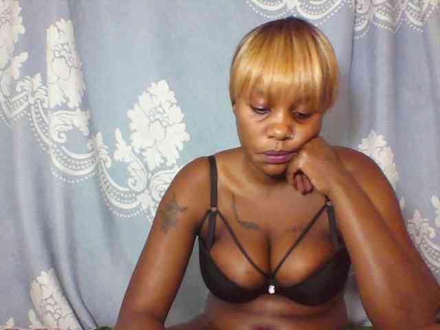 Prettydarksin webcam