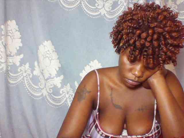 Prettydarksin webcam