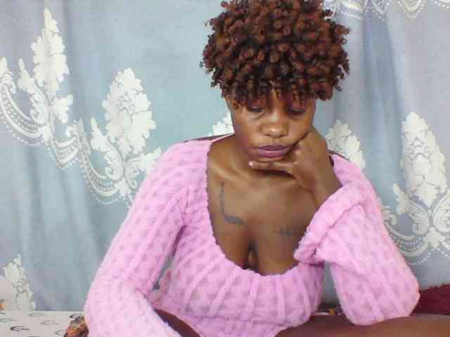 Prettydarksin webcam