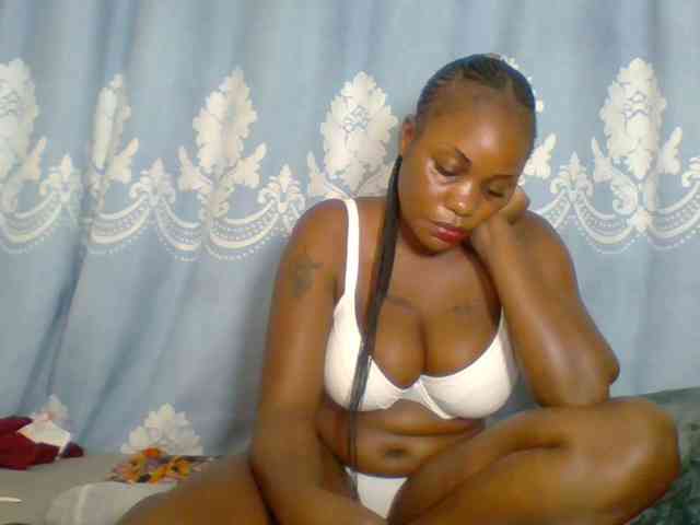 Prettydarksin webcam