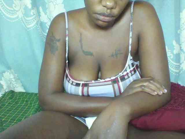 Prettydarksin webcam