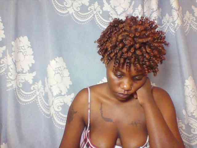 Prettydarksin webcam