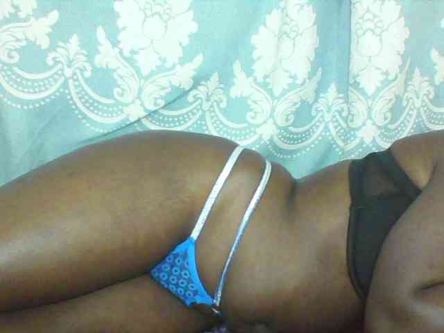 Prettydarksin webcam