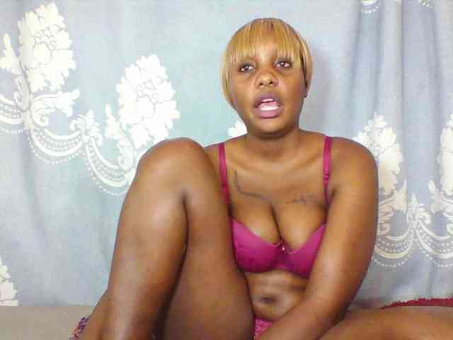 Prettydarksin webcam
