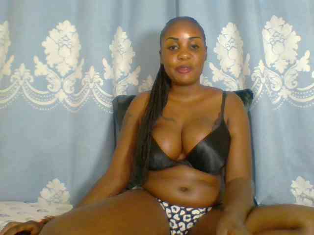 Prettydarksin webcam
