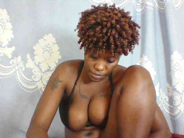 Prettydarksin webcam
