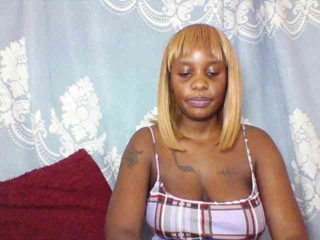 Prettydarksin webcam
