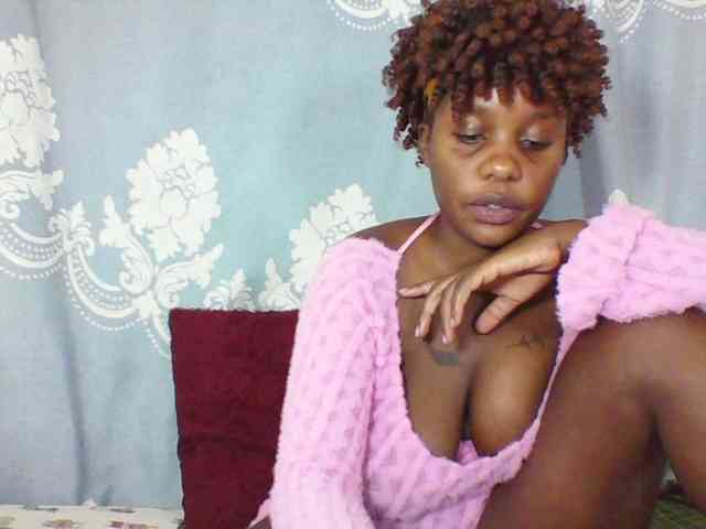 Prettydarksin webcam