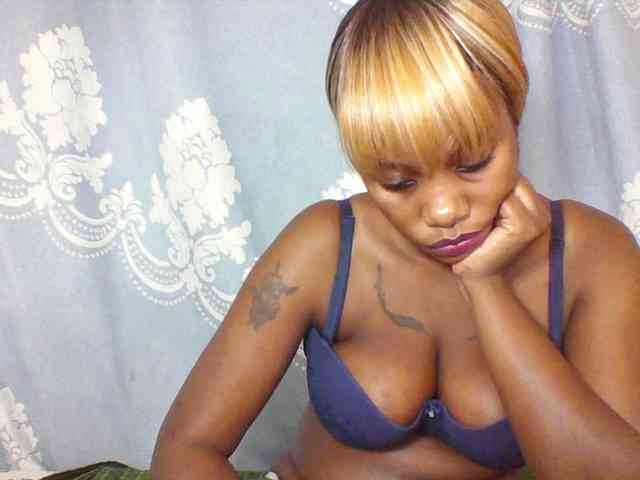 Prettydarksin webcam