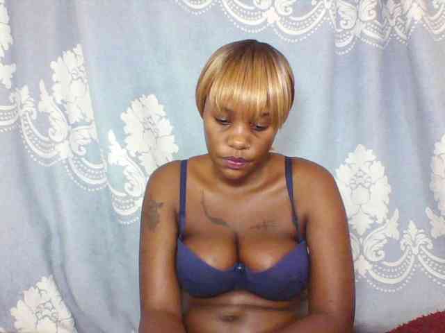 Prettydarksin webcam
