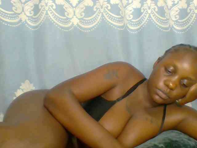 Prettydarksin webcam