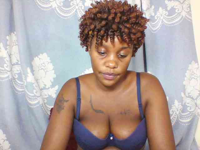 Prettydarksin webcam