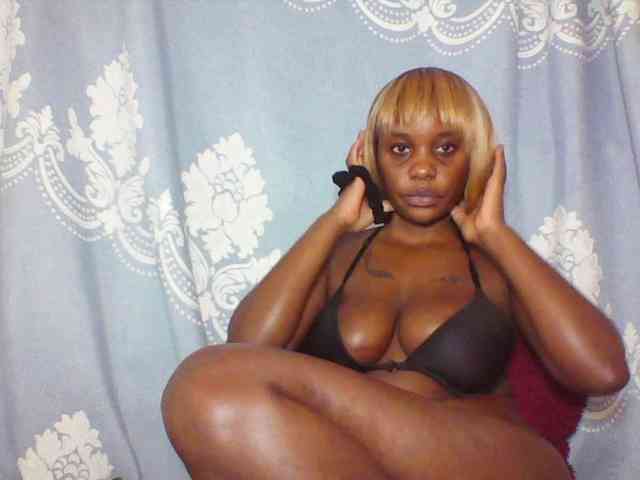 Prettydarksin webcam