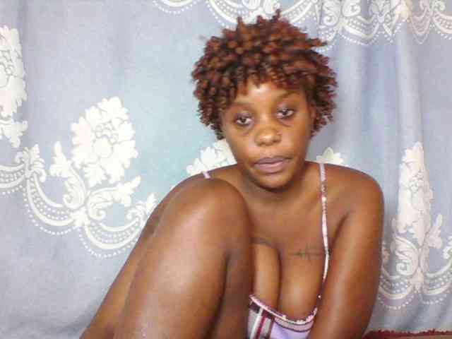 Prettydarksin webcam