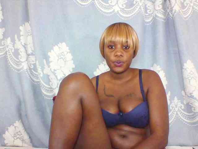 Prettydarksin webcam