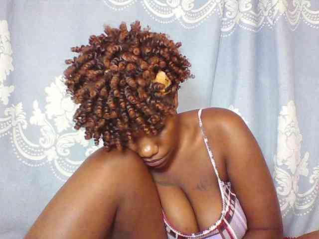 Prettydarksin webcam