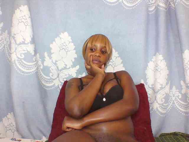 Prettydarksin webcam