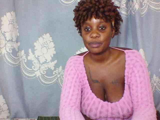Prettydarksin webcam
